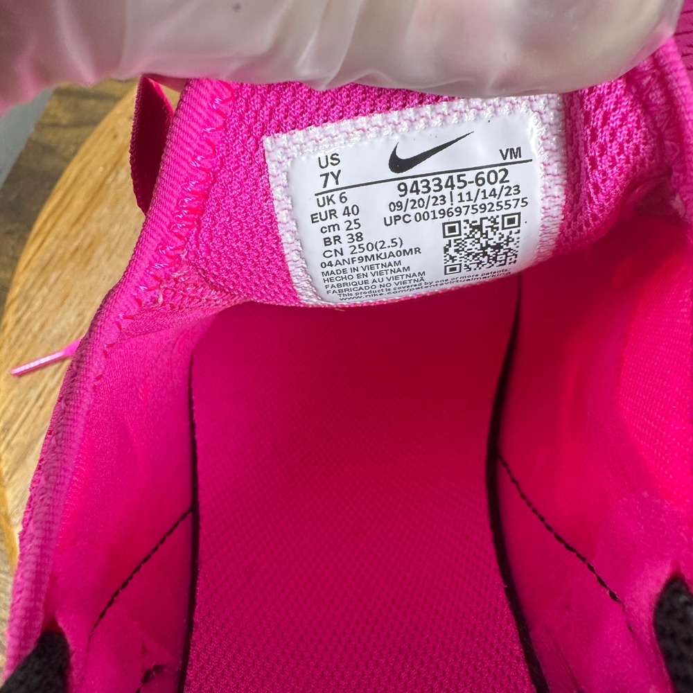 Nike Air Max 270 Hyper Pink Black White Sneakers 943345-602 Womens 8.5 / 7Y - Picture 6 of 8